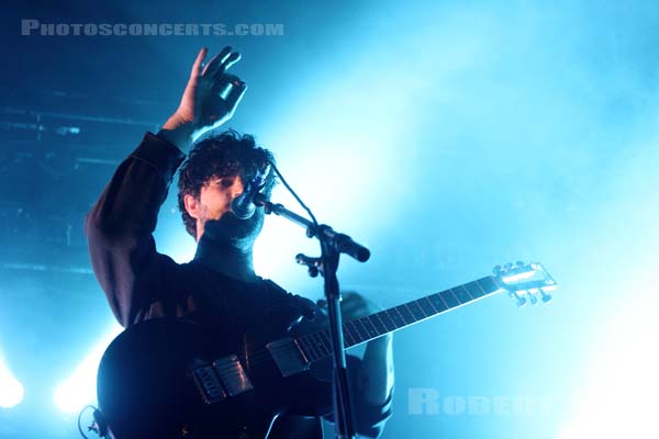 FOALS - 2010-11-25 - PARIS - Elysee Montmartre - Yannis Philippakis